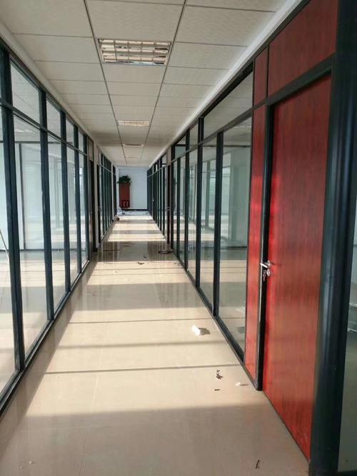 连云港玻璃活动隔断 灵活划分空间的现代建筑装饰新选择